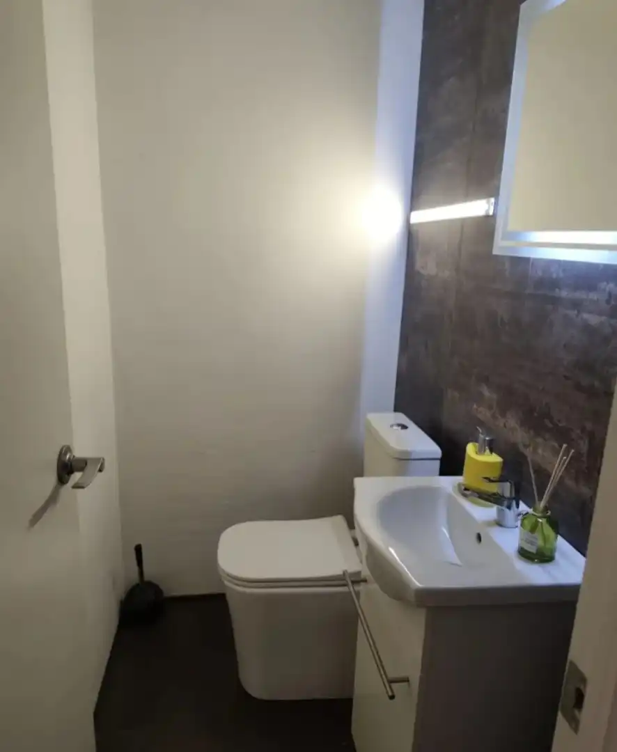 Badezimmer von Wohnung zum Verkauf in Torelló mit Balkon