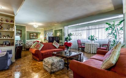 Living room of Flat for sale in  Madrid Capital