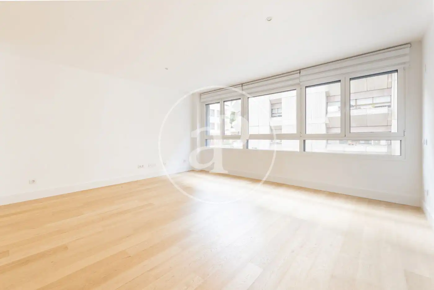 Vista exterior de Piso en venta en  Madrid Capital con Aire acondicionado, Calefacción y Jardín privado