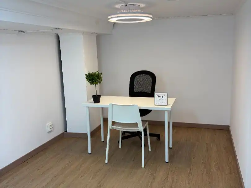 Büro zur Miete in Arona mit Terrasse, Möbliert und Internet