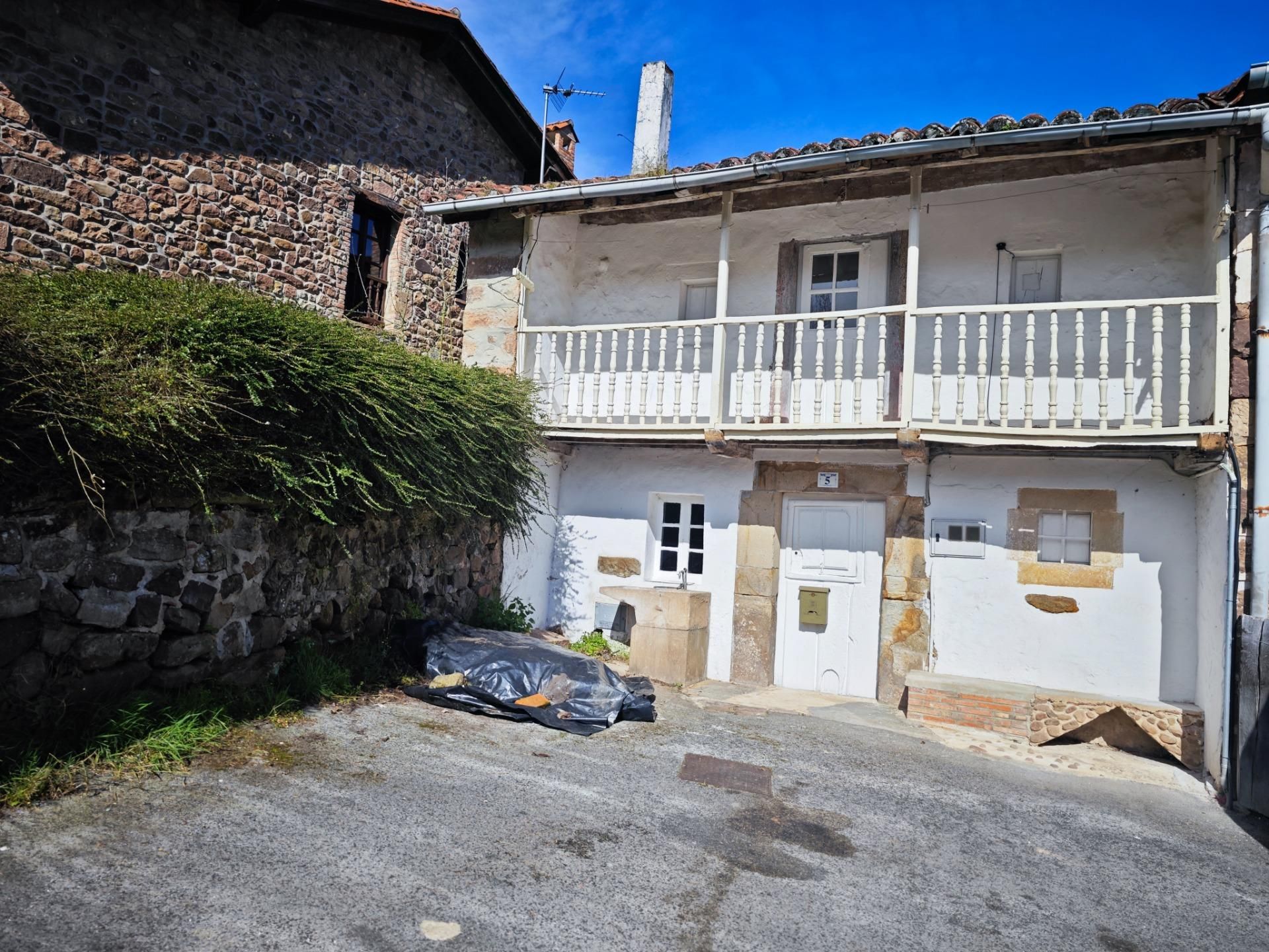 Exterior view of Single-family semi-detached for sale in  Madrid Capital