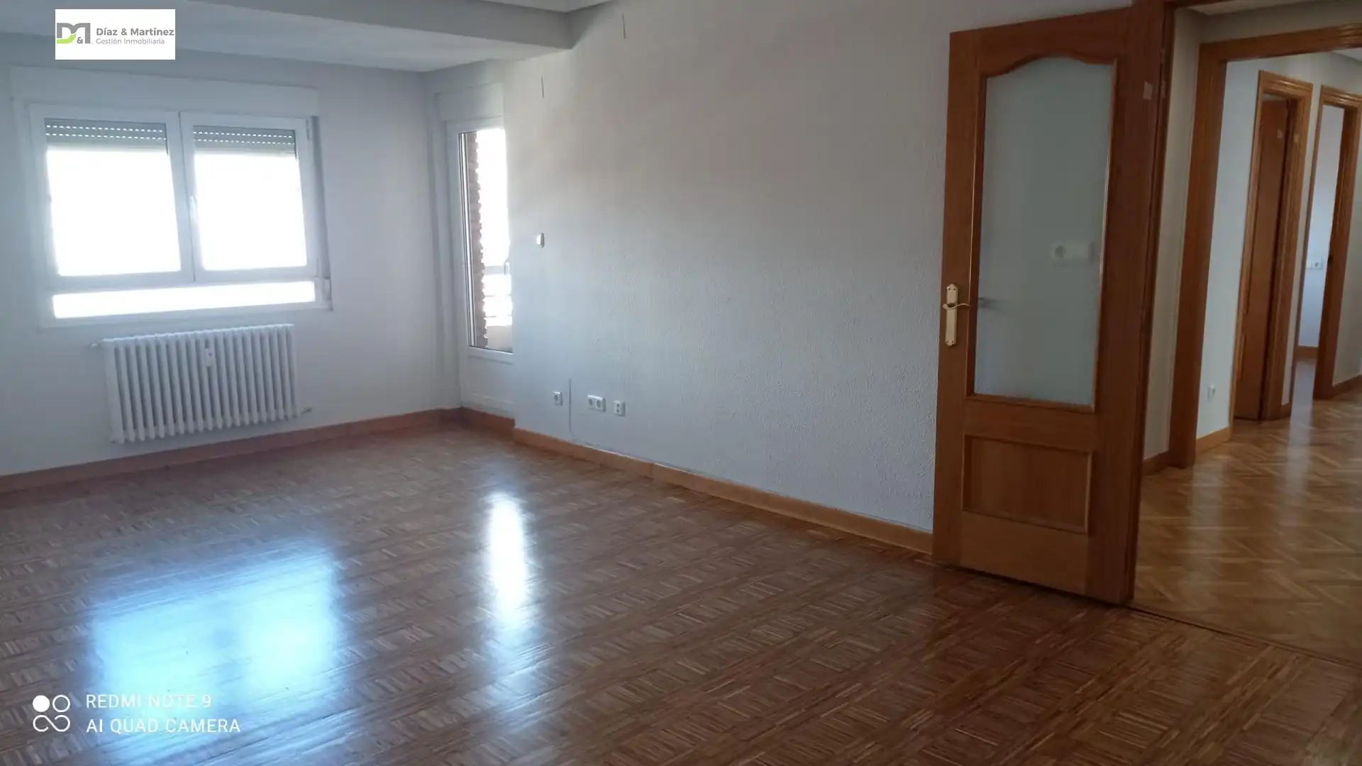Sala de estar de Piso en venta en León Capital  con Calefacción, Parquet y Terraza