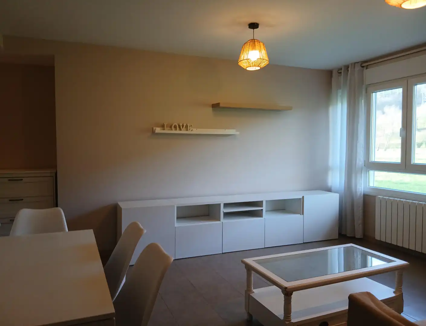 Sala de estar de Piso en venta en Santa María de Cayón con Calefacción, Trastero y Amueblado