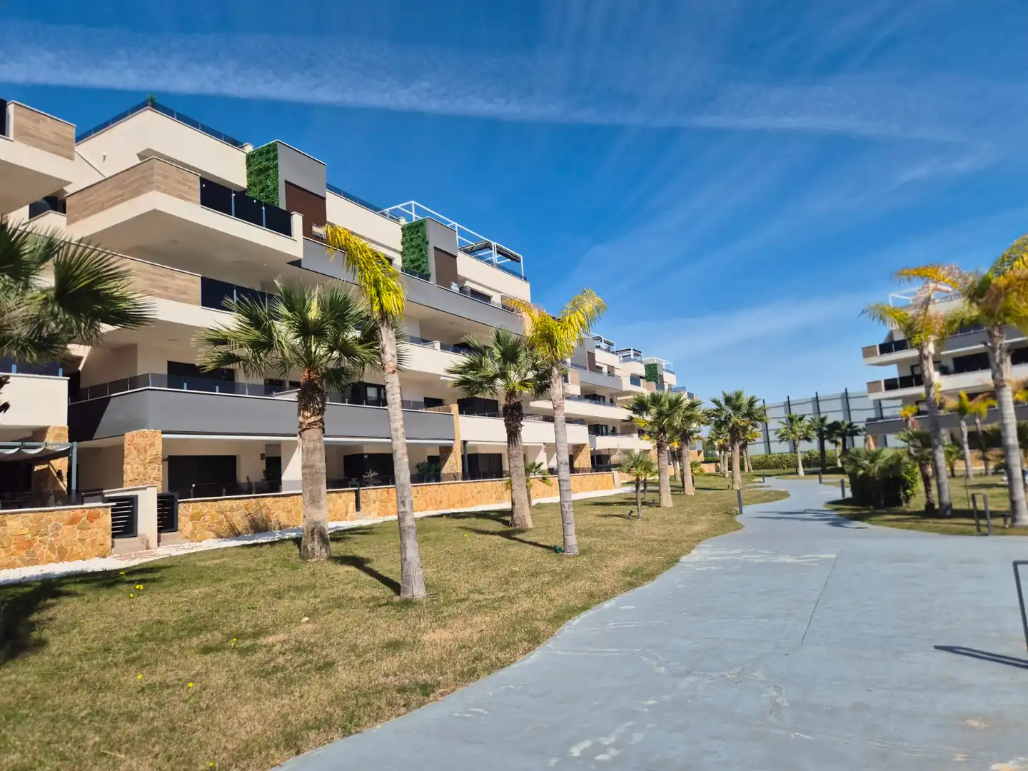 Vista exterior de Àtic en venda en Orihuela amb Aire condicionat, Terrassa i Moblat