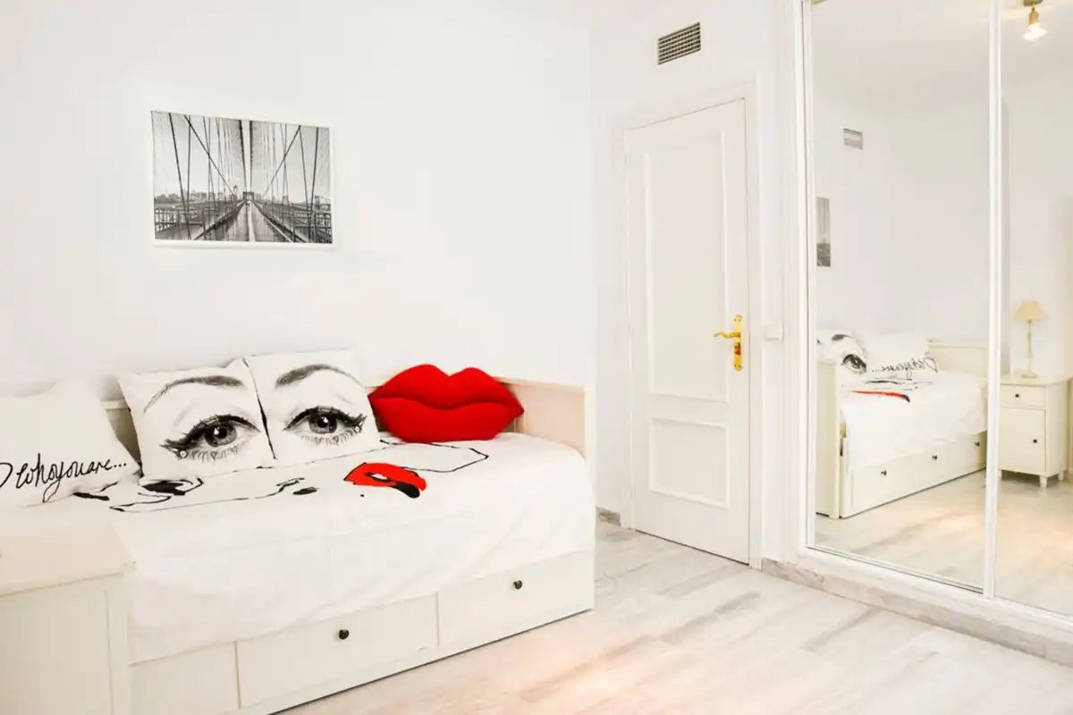 Habitación de Dúplex de alquiler en Marbella con Terraza y Piscina comunitaria