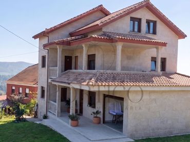 Detached house with balcony for sale in Mos