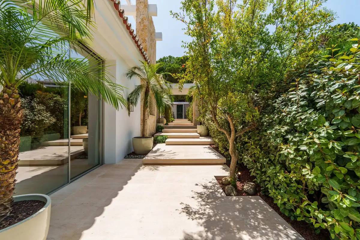 Detached house with pool for sale in Nueva Andalucía, imagen 3