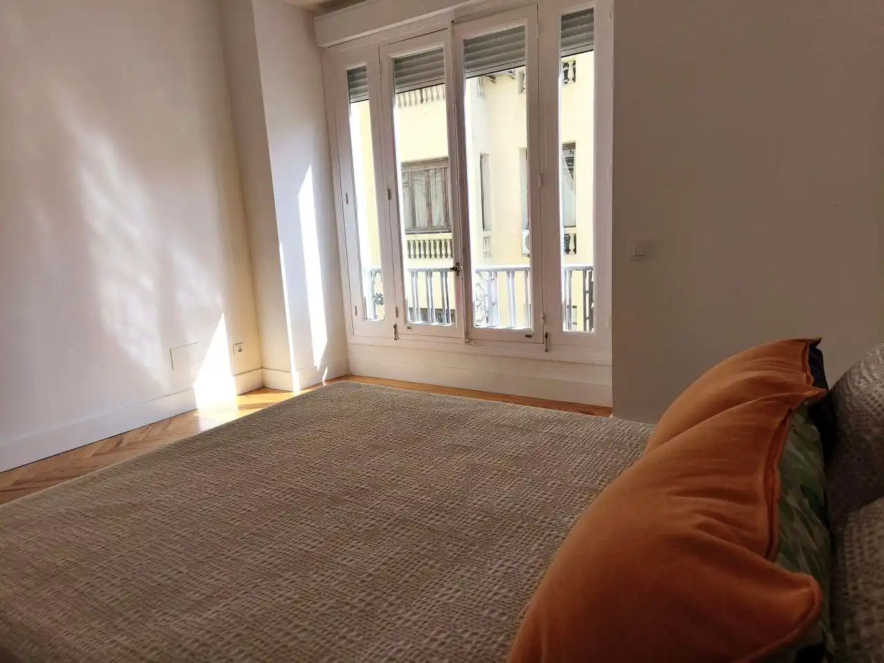Schlafzimmer von Wohnung zur Miete in Madrid mit Terrasse
