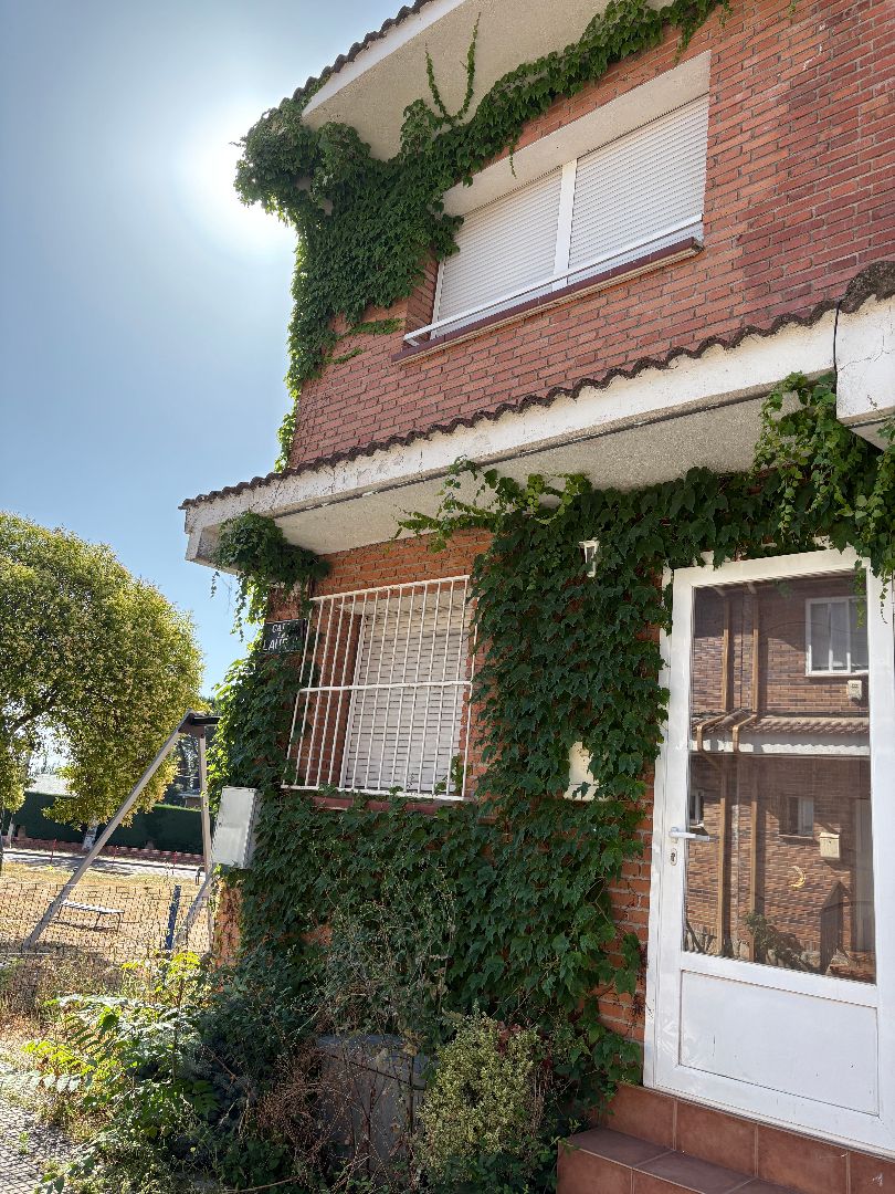 Vista exterior de Casa adosada en venda en El Boalo - Cerceda – Mataelpino amb Calefacció, Jardí privat i Terrassa