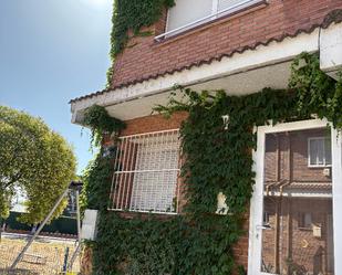 Vista exterior de Casa adosada en venda en El Boalo - Cerceda – Mataelpino amb Calefacció, Jardí privat i Terrassa