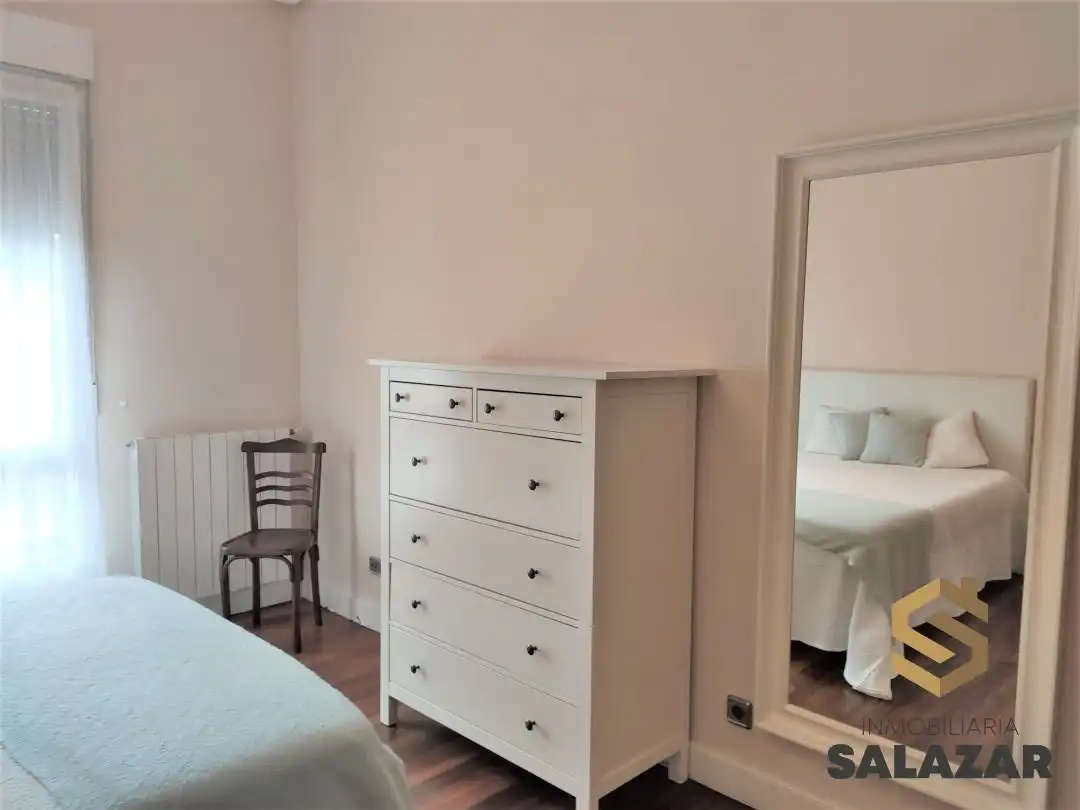 Schlafzimmer von Wohnungen zur Miete in Bilbao  mit Heizung und Balkon