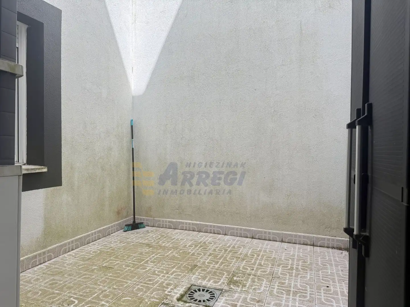 Wohnung zum Verkauf in Deba mit Heizung, Abstellraum und Möbliert