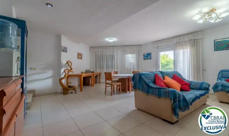 Sala de estar de Casa adosada en venta en Roses con Calefacción, Terraza y Horno
