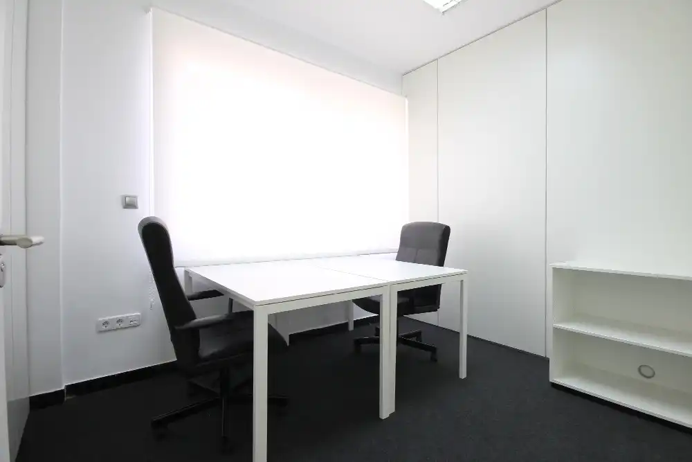 Büro zur Miete in Madrid mit Klimaanlage, Heizung und Möbliert