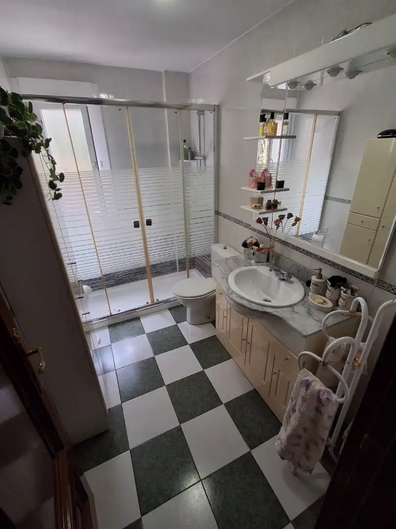 Bathroom of Flat for sale in Peligros, Granada