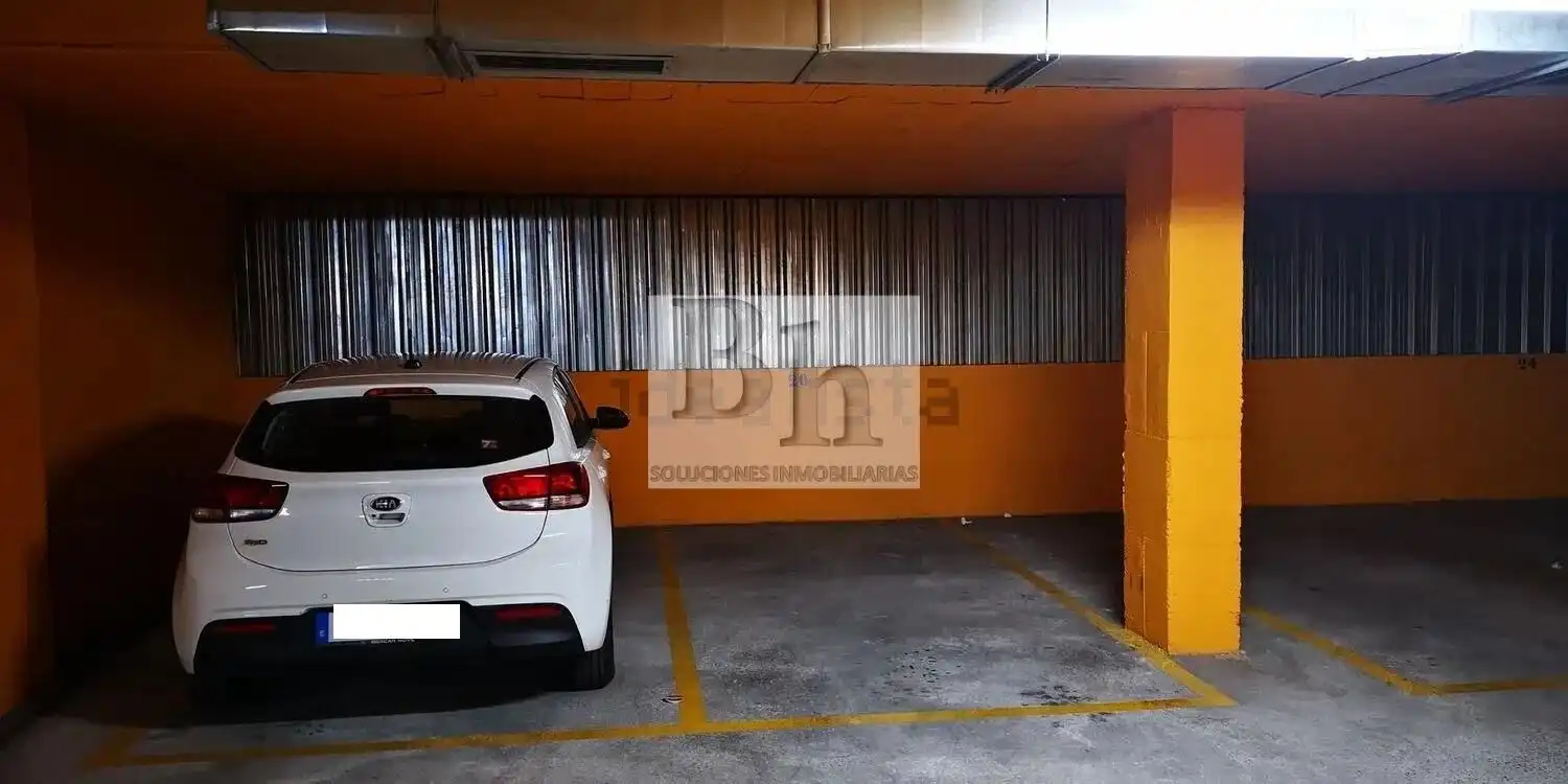 Aparcament en venda a Calle Dos Aceras