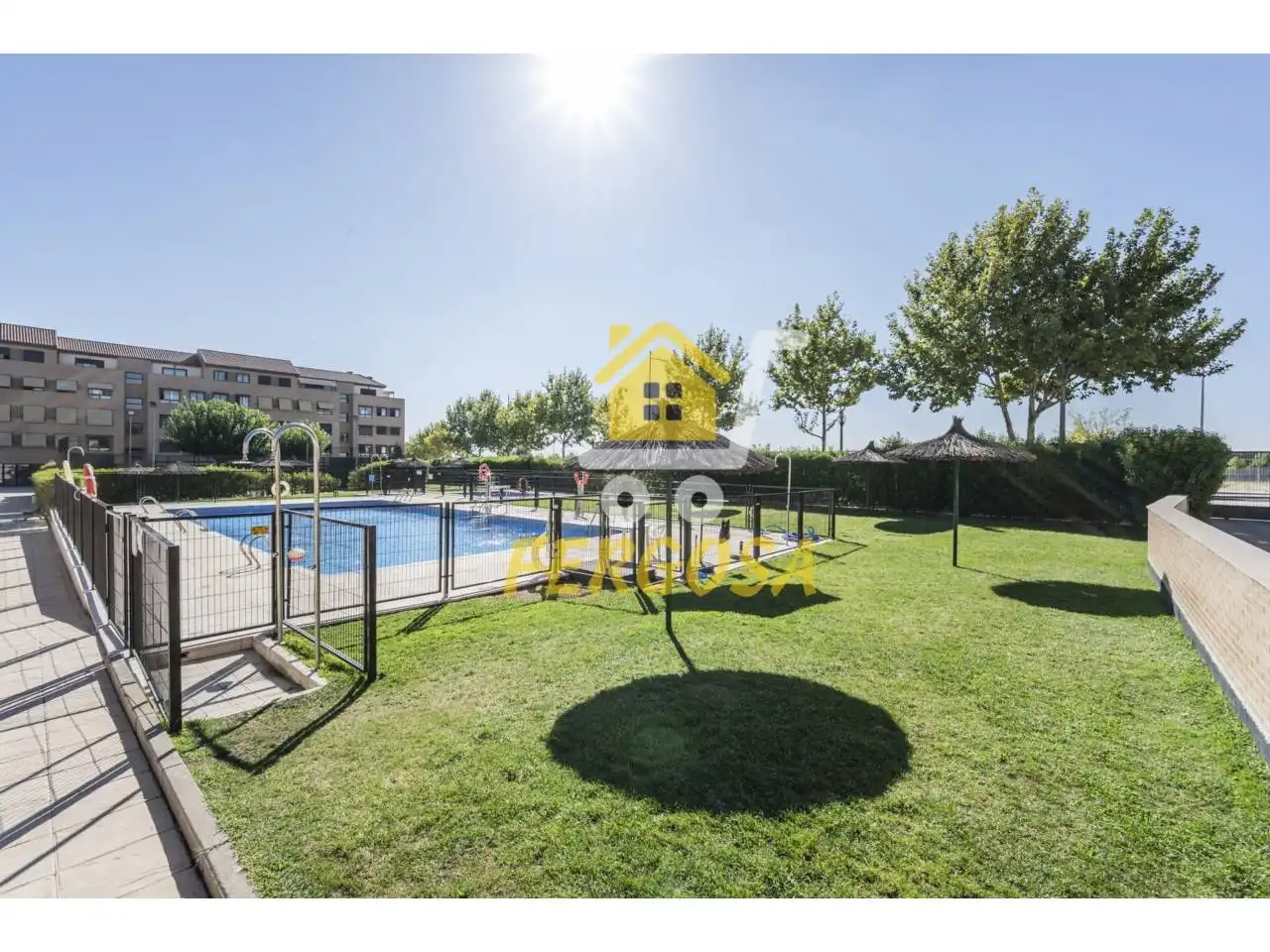 Jardín de Piso en venta en Navalcarnero con Aire acondicionado, Calefacción y Piscina comunitaria