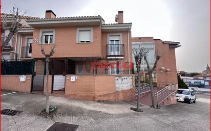 Exterior view of Single-family semi-detached for sale in Méntrida