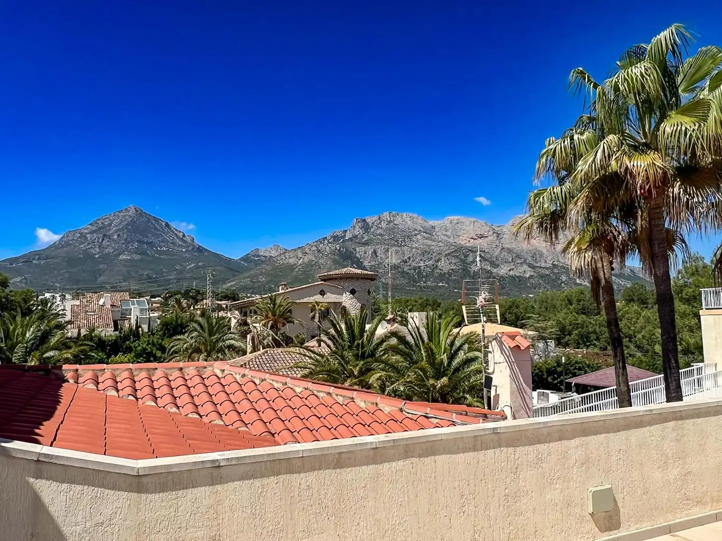 Vista exterior de Casa o chalet en venta en La Nucia con Aire acondicionado, Calefacción y Jardín privado