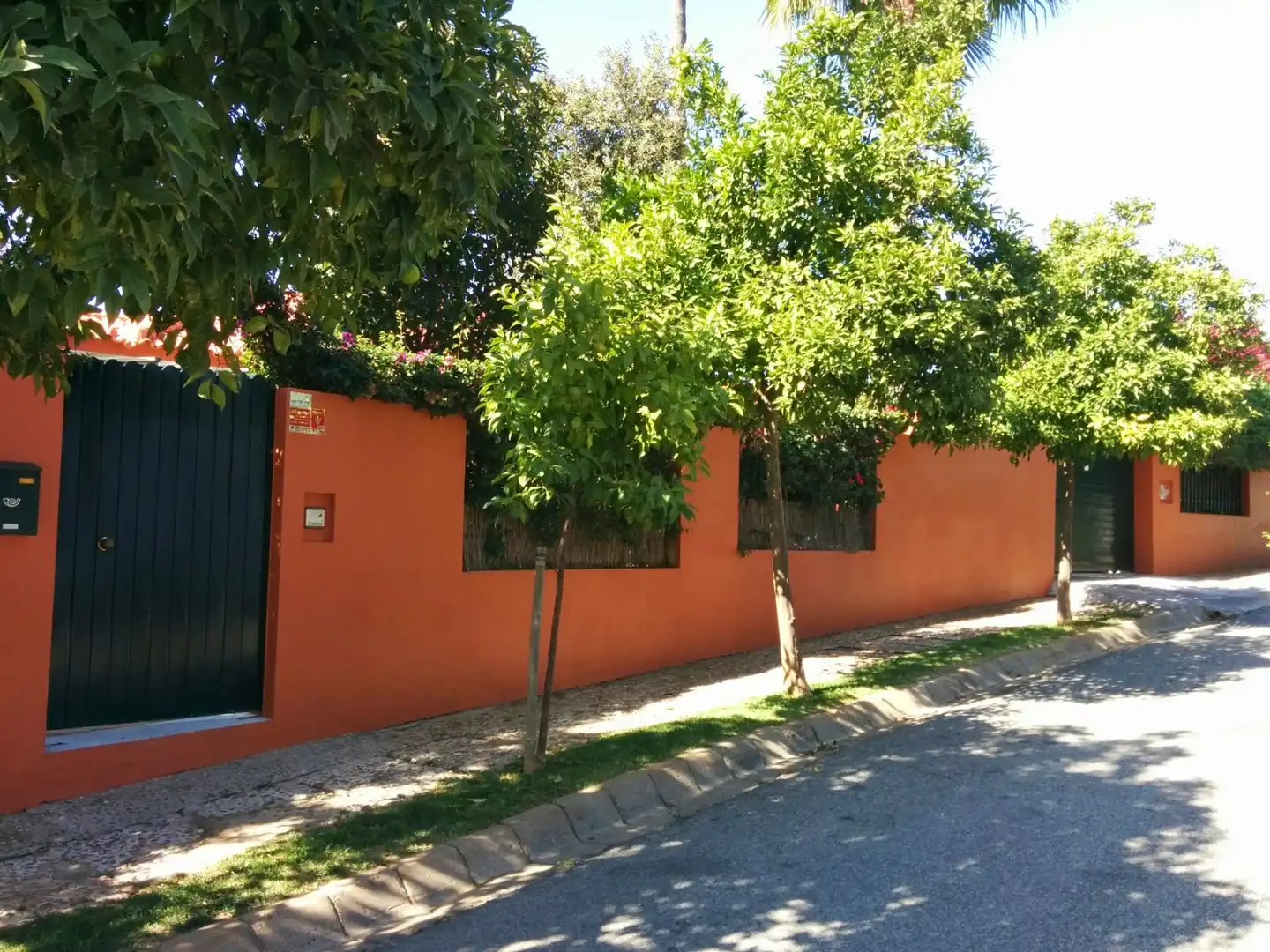Vista exterior de Casa o xalet en venda en Alcalá de Guadaira amb Aire condicionat, Calefacció i Jardí privat