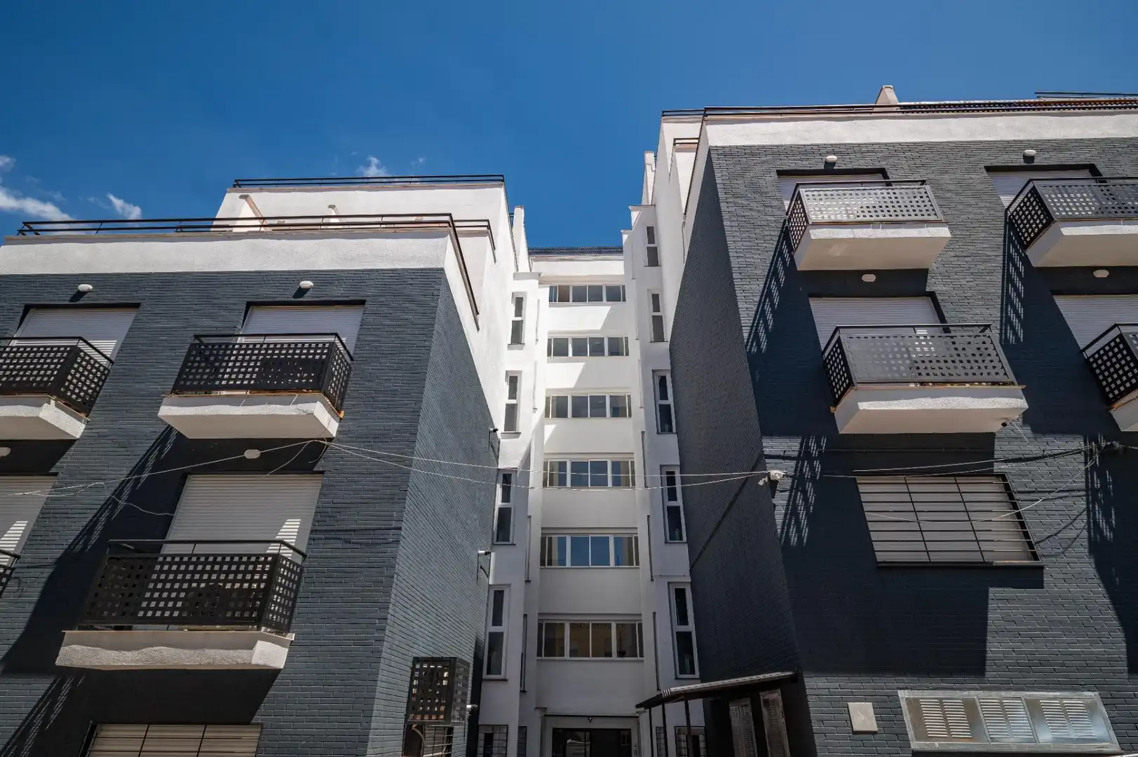 Vista exterior de Pis en venda en Cenes de la Vega amb Calefacció, Balcó i Piscina comunitària