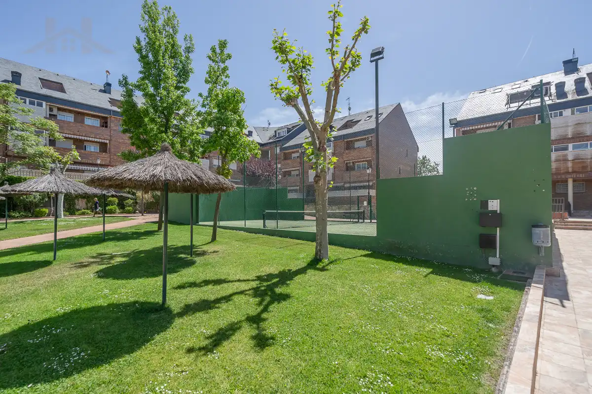 Jardí de Dúplex en venda en Villanueva del Pardillo amb Aire condicionat, Calefacció i Terrassa