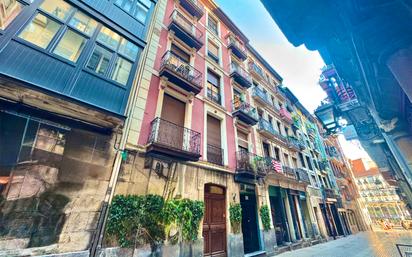 Vista exterior de Pis en venda en Bilbao  amb Moblat, TV i Balcó