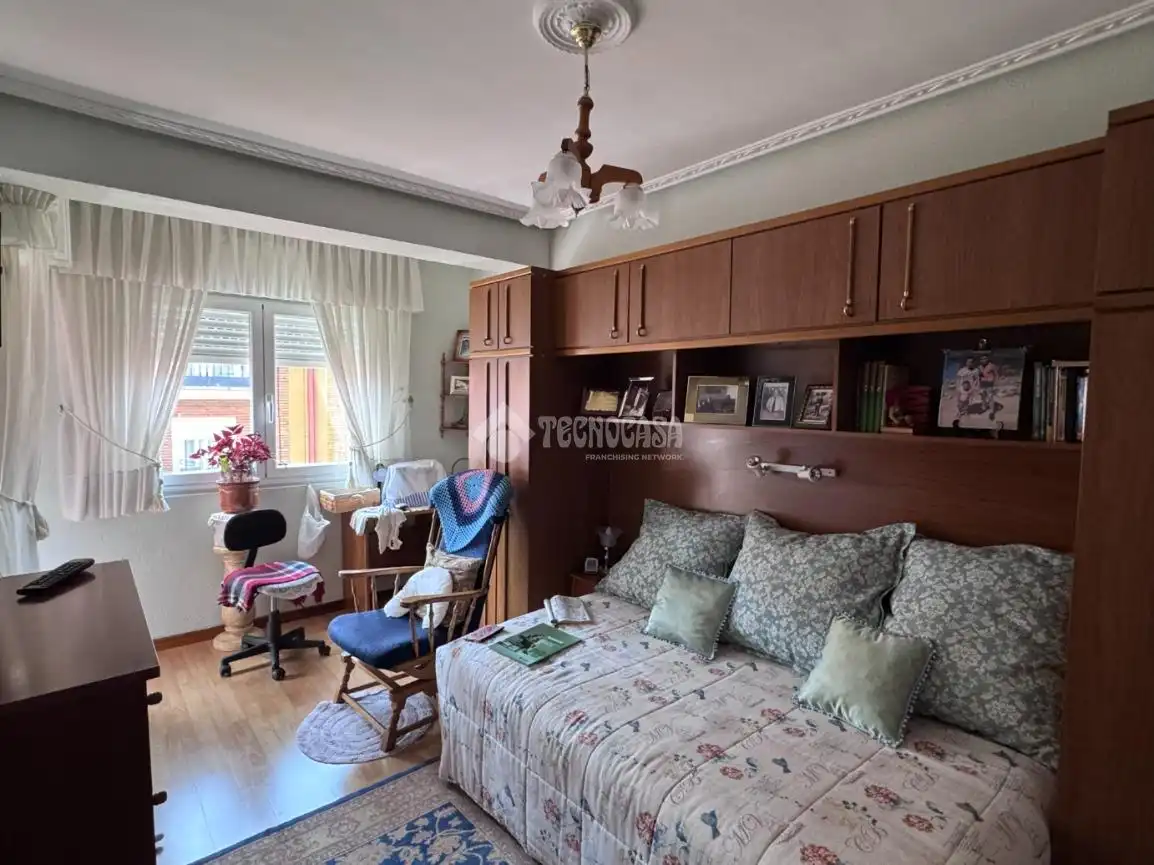 Habitación de Piso en venta en León Capital  con Calefacción, Parquet y Trastero