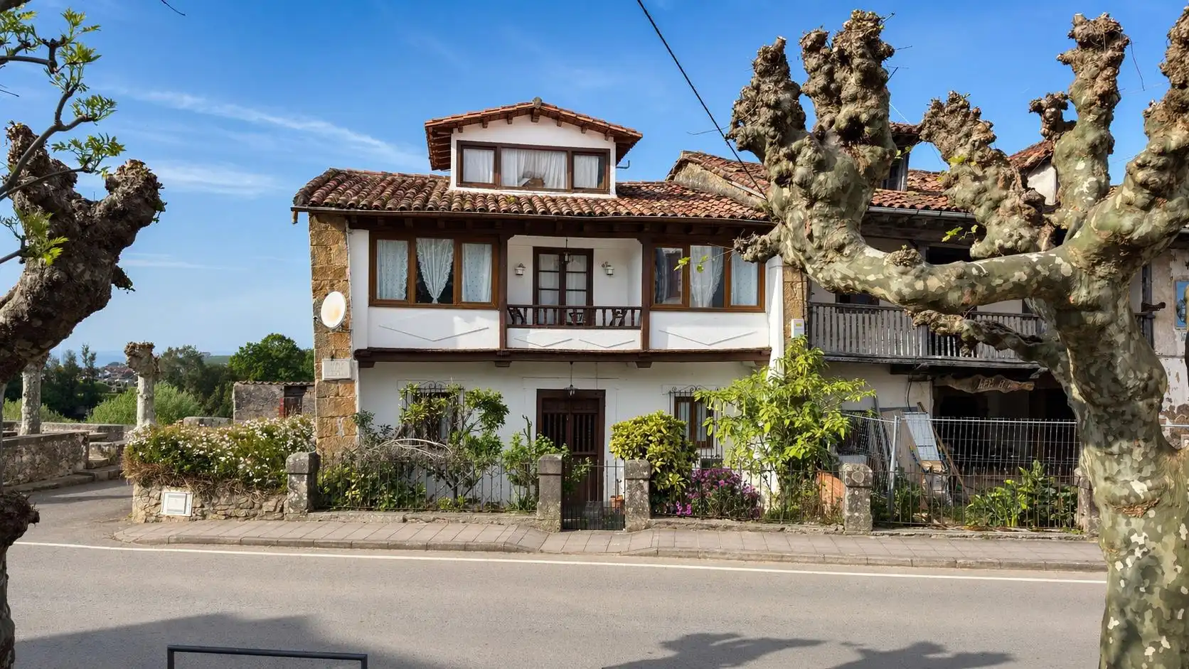 Vista exterior de Casa o xalet en venda en Alfoz de Lloredo amb Jardí privat
