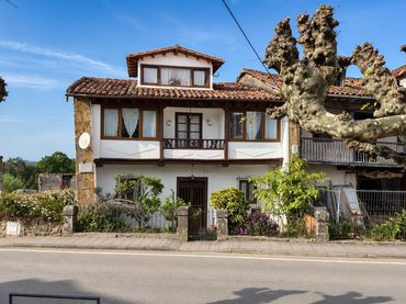 Casa amb jardí en venda a Alfoz de Lloredo