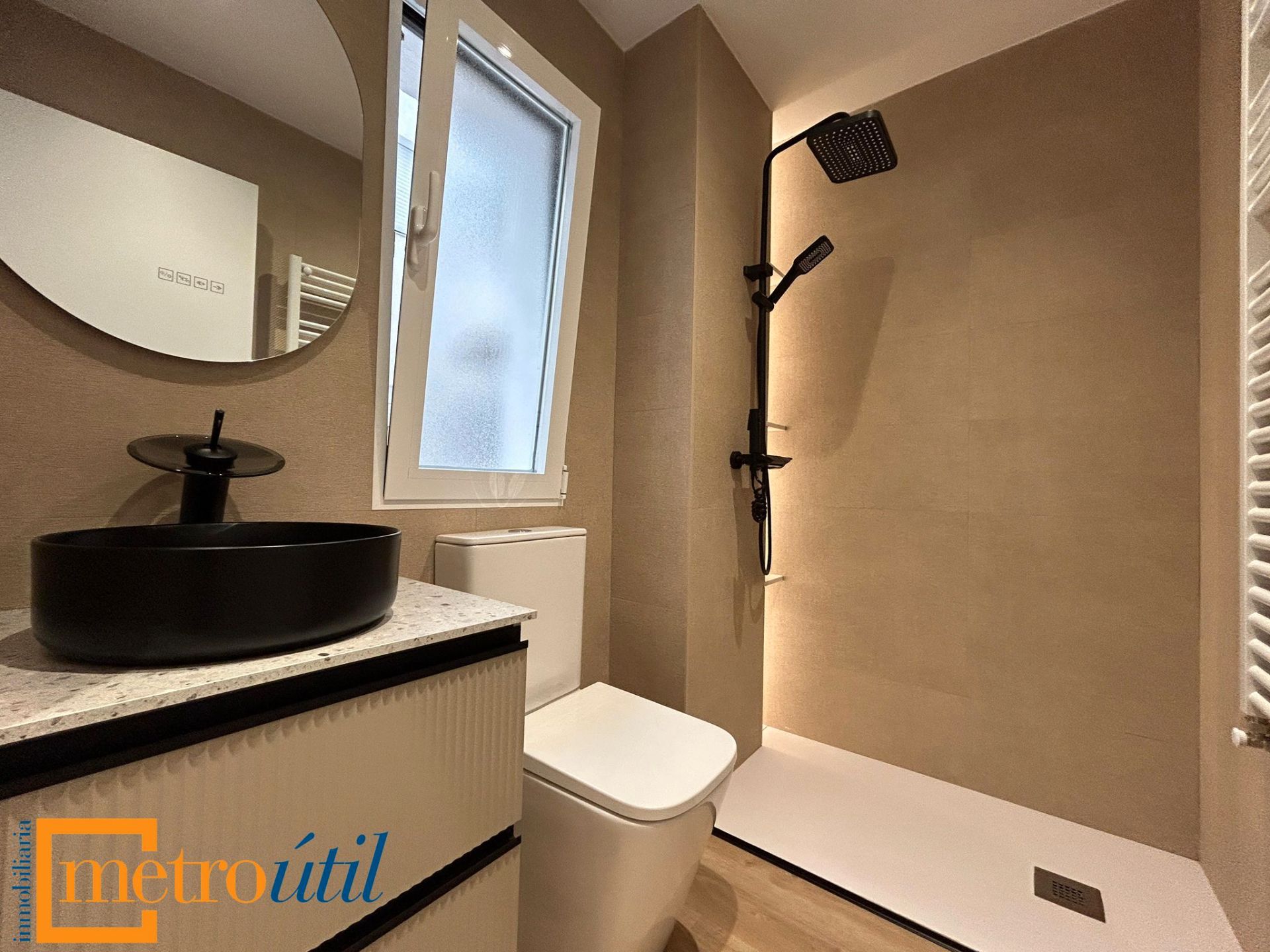 Bathroom of Flat for sale in Salamanca Capital  with Heating, Parquet flooring and Balcony