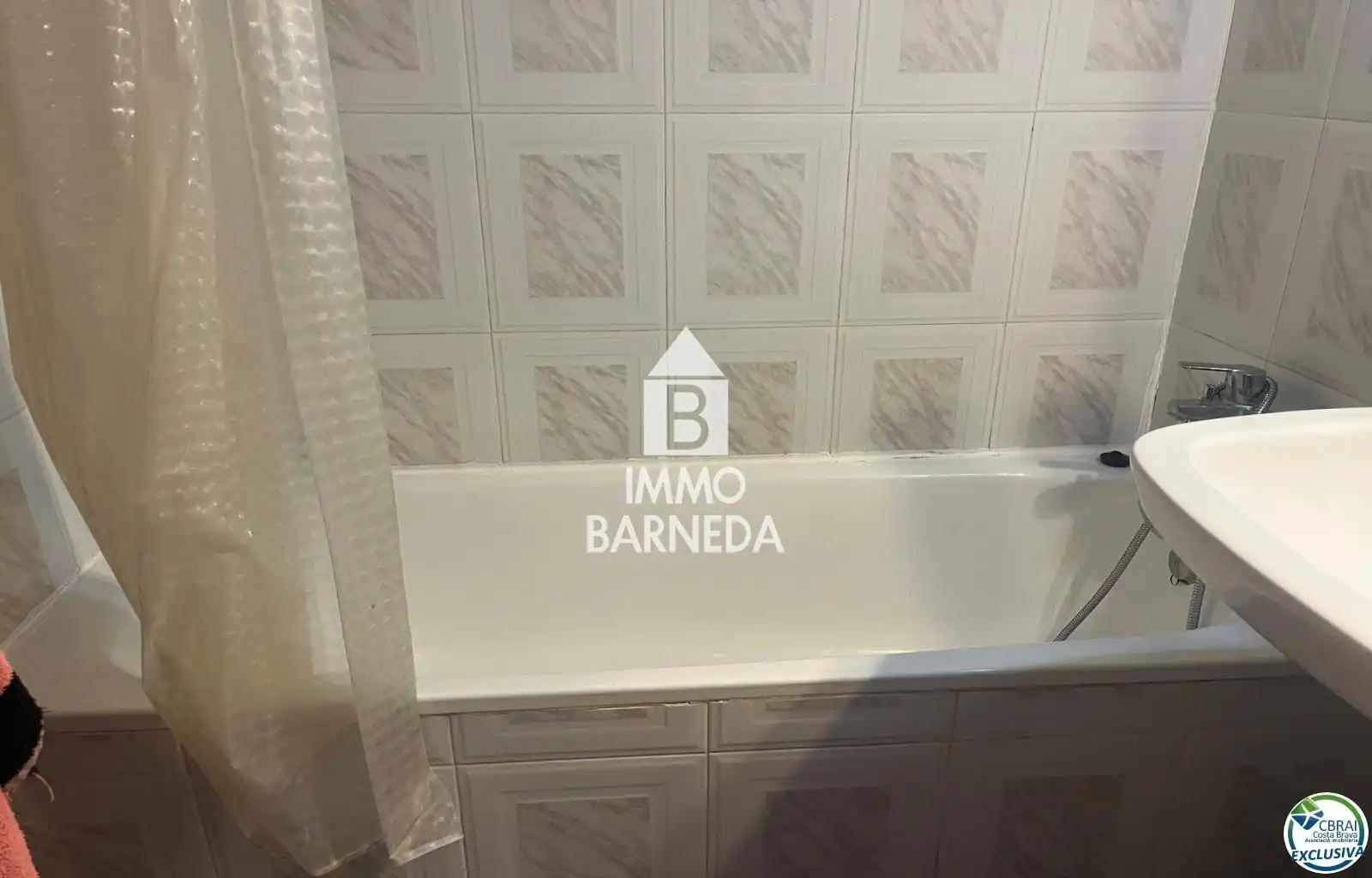 Bany de Pis en venda en Roses amb Aire condicionat, Calefacció i Terrassa