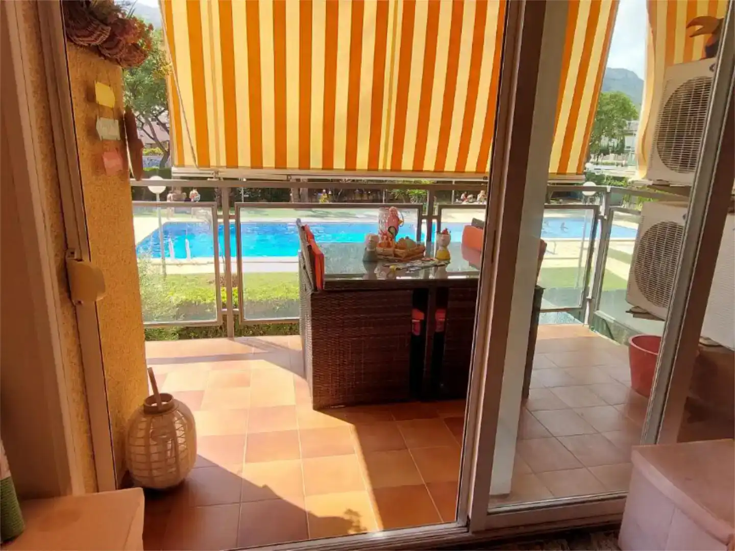 Terrassa de Apartament per a compartir en Dénia amb Aire condicionat, Jardí privat i Piscina