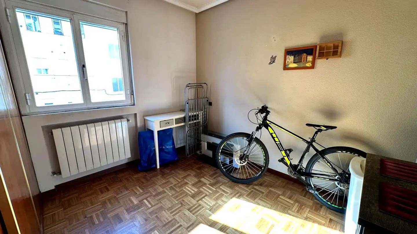Dormitori de Apartament en venda en  Logroño amb Calefacció i Parquet