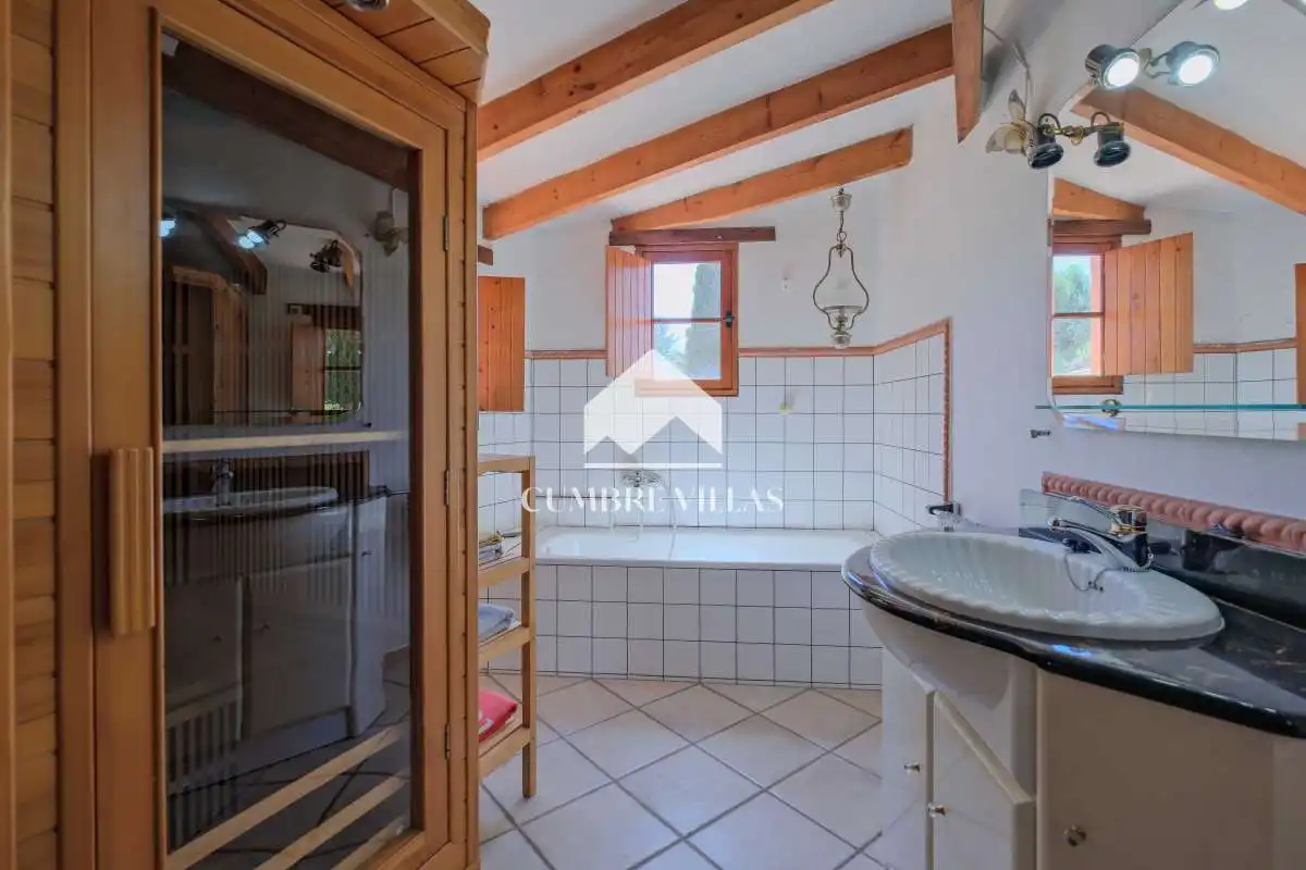 Baño de Finca rústica en venta en Almuñécar con Jardín privado, Terraza y Trastero