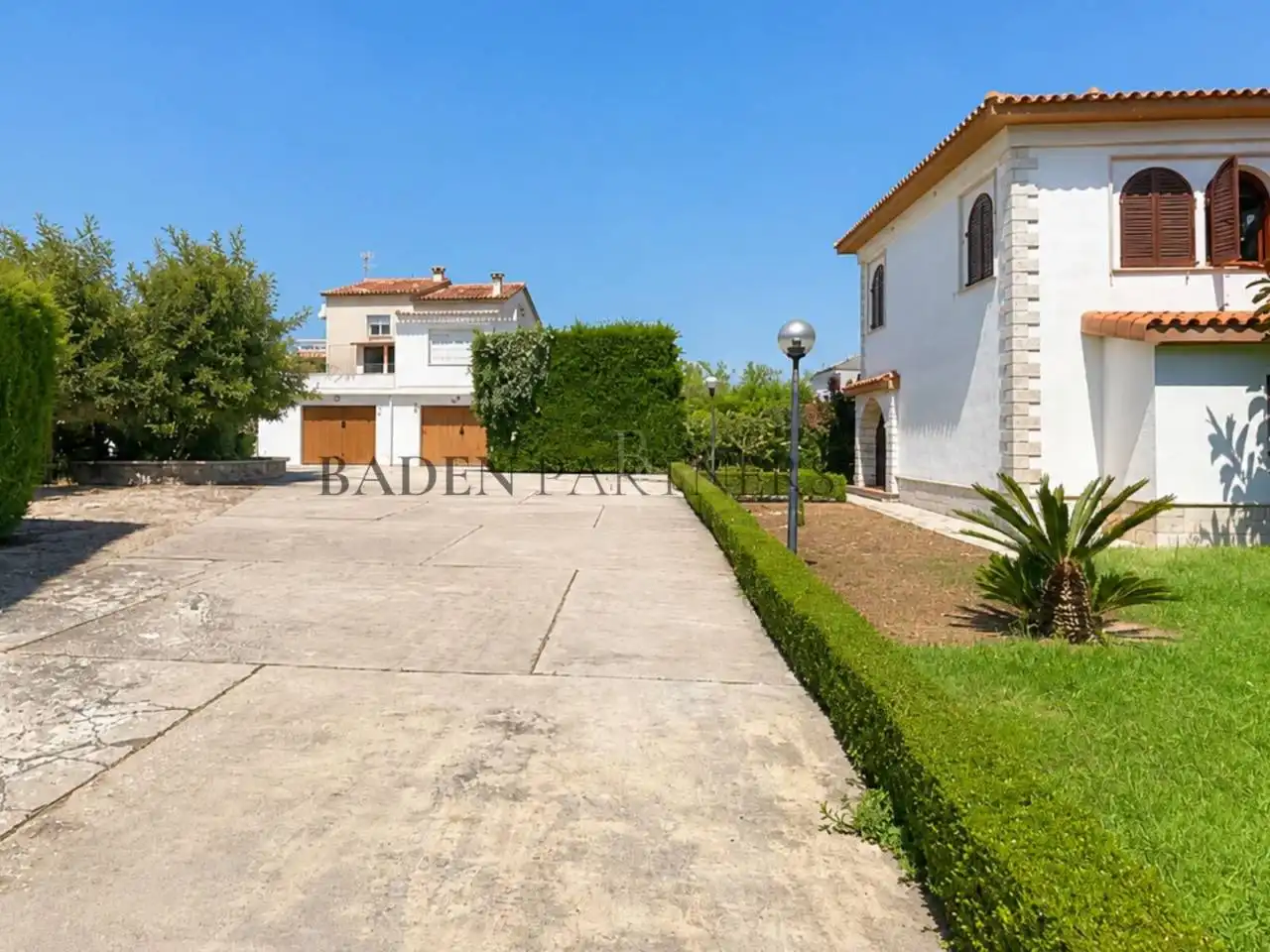 Vista exterior de Casa o xalet en venda en Vinaròs amb Calefacció, Jardí privat i Terrassa