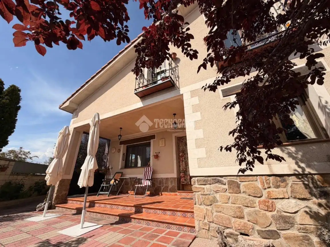 Vista exterior de Casa adosada en venta en Segovia con Calefacción