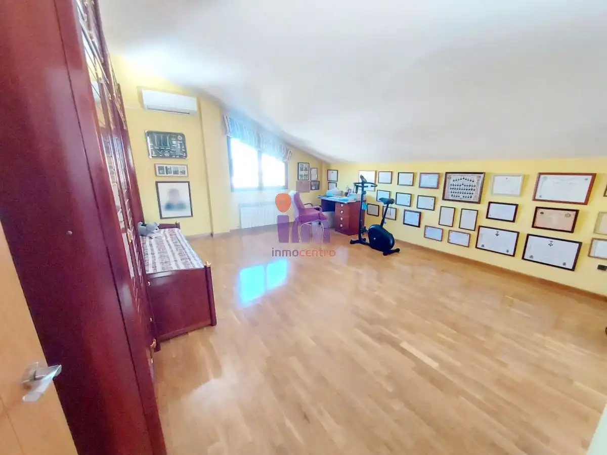 Chalet con piscina en venta en Valdepeñas, imagen 9