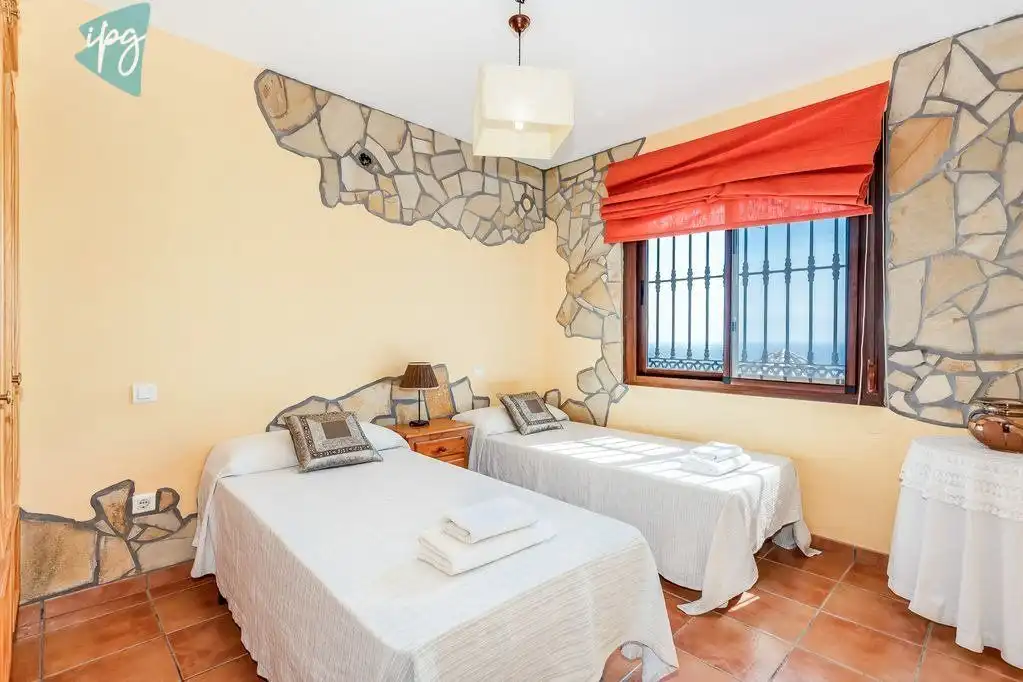 Dormitori de Casa o xalet en venda en Estepona amb Aire condicionat, Calefacció i Jardí privat