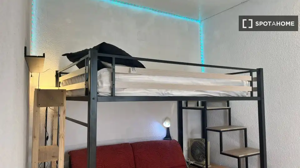 Bedroom of Flat for share in Córdoba  with Air Conditioner, Heating and Terrace