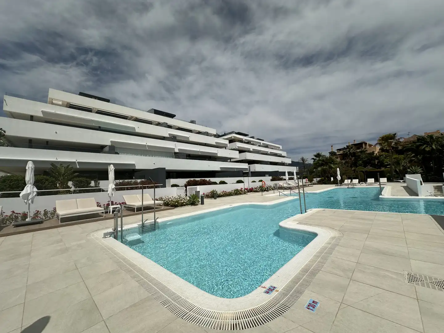 Piscina de Planta baixa en venda en Estepona amb Aire condicionat, Terrassa i Traster