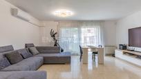 Sala d'estar de Dúplex en venda en Cerdanyola del Vallès amb Aire condicionat, Calefacció i Terrassa
