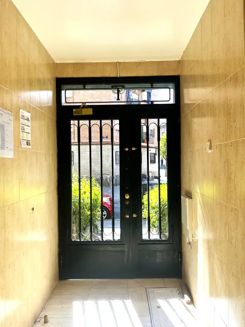 Piso en venta en Madrid con Calefacción, Amueblado y Alarma