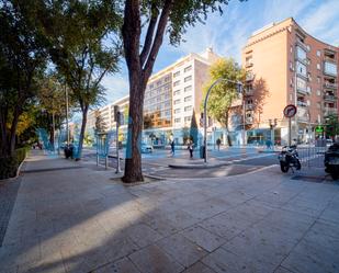 Vista exterior de Local en venda en  Madrid Capital amb Aire condicionat