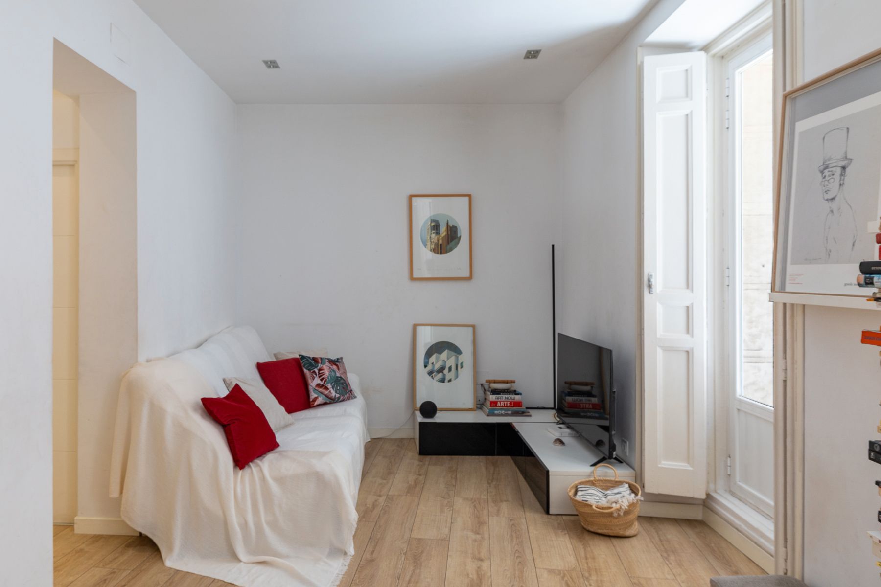 Living room of Apartment for sale in  Madrid Capital  with Heating and Balcony