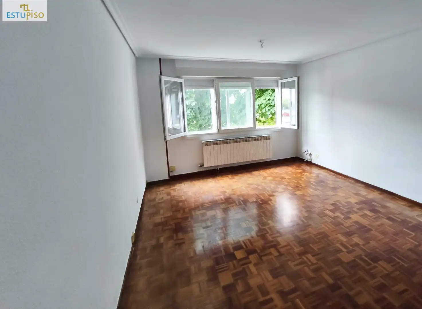 Sala d'estar de Pis en venda en Vitoria - Gasteiz amb Calefacció, Parquet i Traster