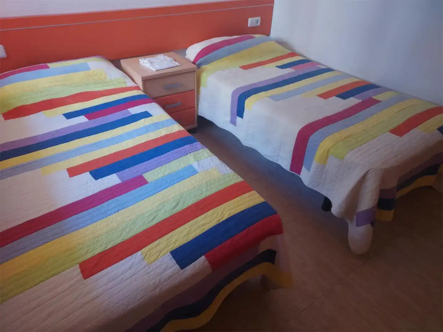 Dormitori de Apartament de lloguer en Orihuela amb Aire condicionat, Piscina i Balcó
