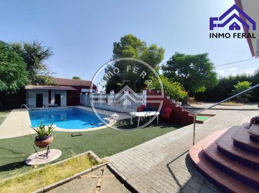 Detached house with pool for sale in La Carlota