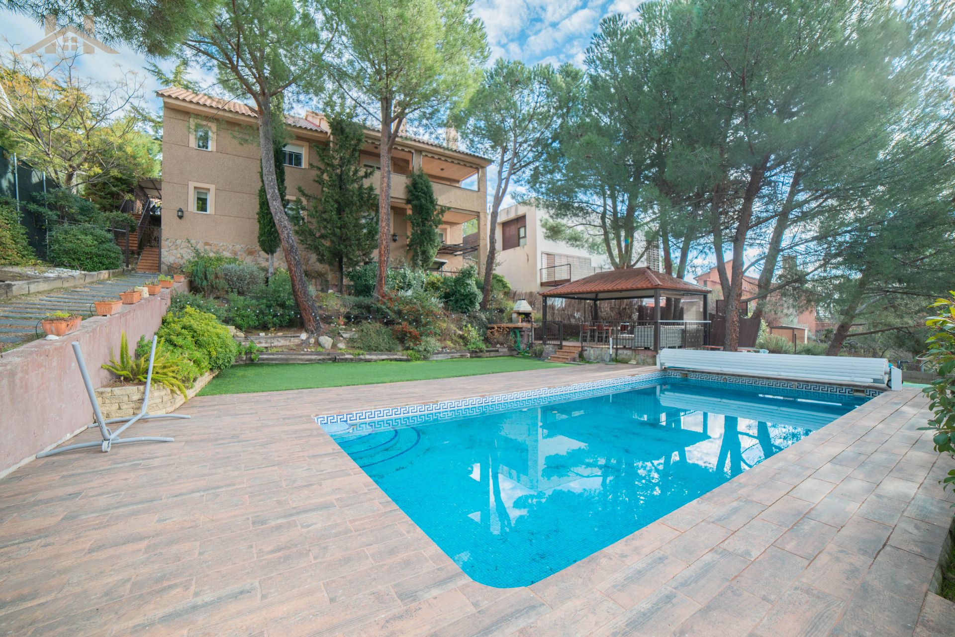 Swimming pool of House or chalet for sale in Torrelodones  with Air Conditioner, Heating and Private garden