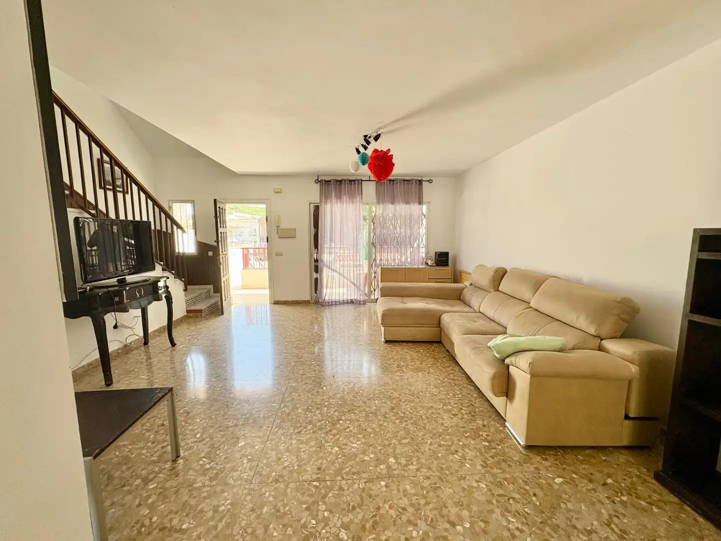 Sala d'estar de Casa adosada en venda en Vélez-Málaga amb Terrassa